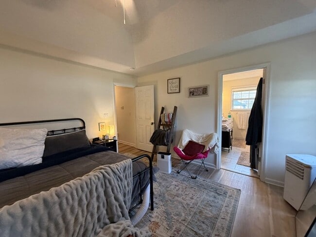 Building Photo - Spacious 4BR Home in Seven Oaks with Garage & Fenced Yard