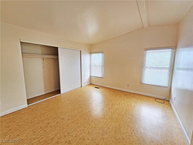 Building Photo - 1550 W Irons St