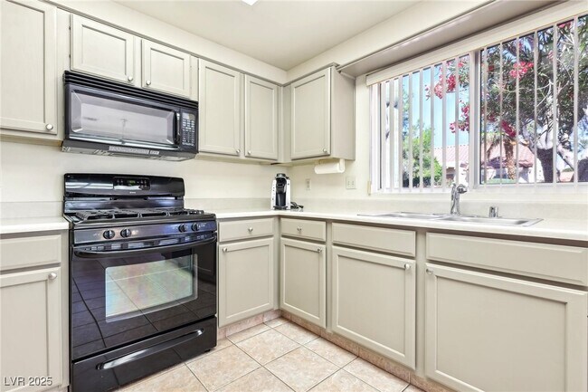 Building Photo - 3013 Sungold Dr