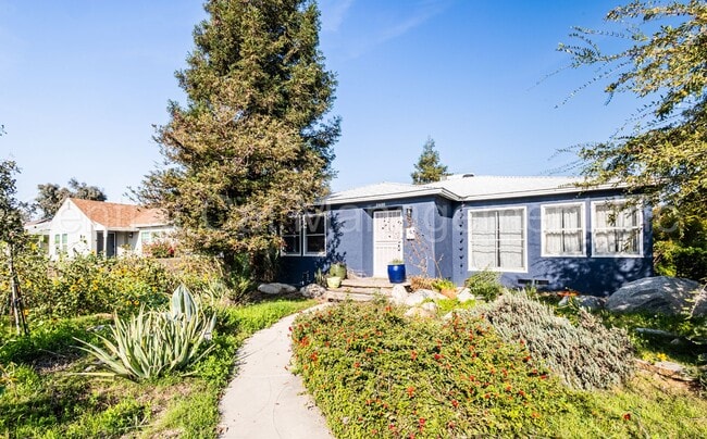 Building Photo - 3 Bedroom/1 Bath Home - $1995 Per Month!