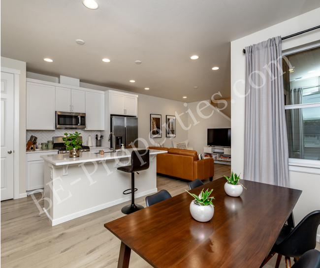 Building Photo - Lovely Tehaleh 3 bedroom