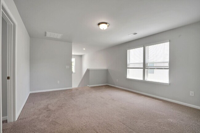 Building Photo - Elegant 4 Bedroom 2.5 Bathroom Home Near Downtown Greenville $2,500/mo rent