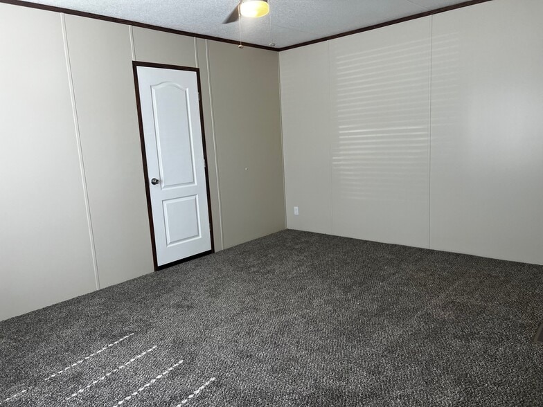 Building Photo - 709 N Collins Fwy