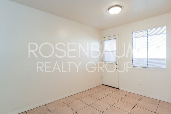 Building Photo - Spacious 1-bed, 1-bath downstairs apartmen...