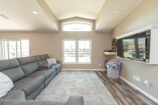 Building Photo - 2667 Deercroft Dr