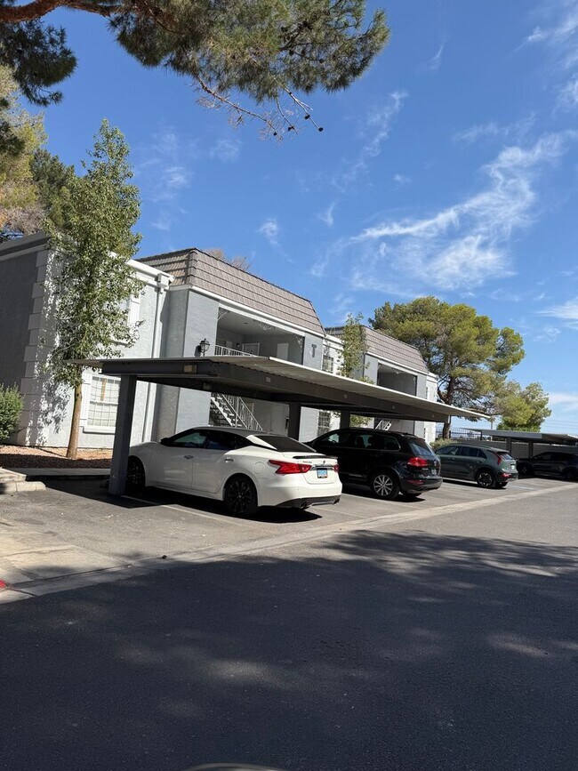 Building Photo - Great Condo