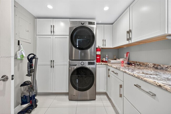 Building Photo - 6640 Douglas St