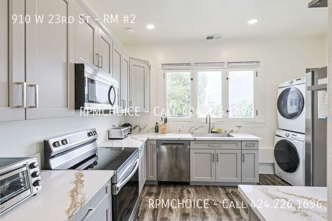 Building Photo - 910 W 23rd St