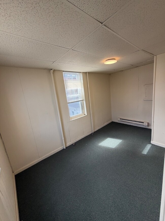 Building Photo - 1224 E 2nd St