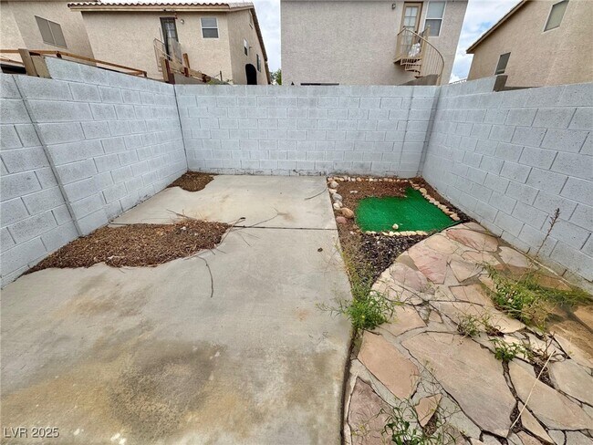 Building Photo - 7556 Violet Vista Ave