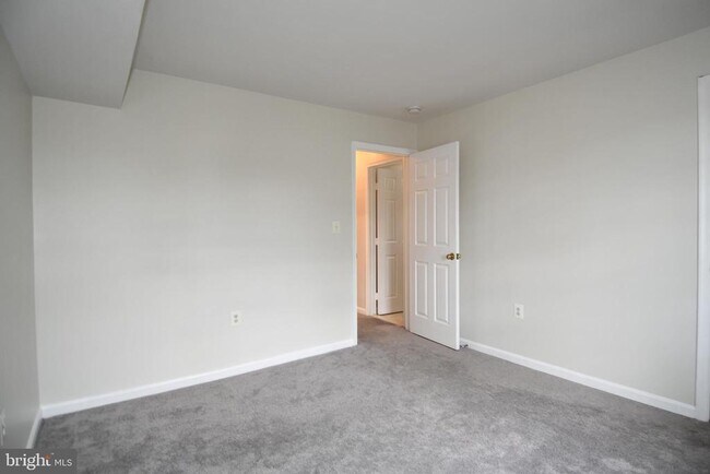 Building Photo - 114 Westwick Ct