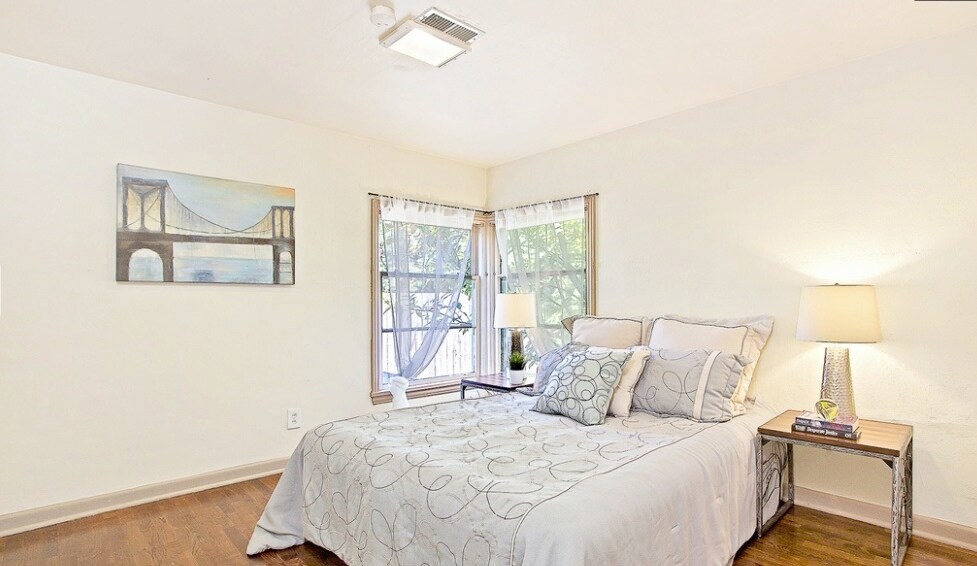 Downstairs bedroom - 14526 Evanston Ave N