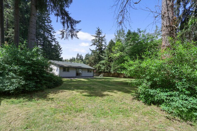 Building Photo - MOVE IN READY NOW!! 4 bed 1 bath on shy half acre! North Thurston School District