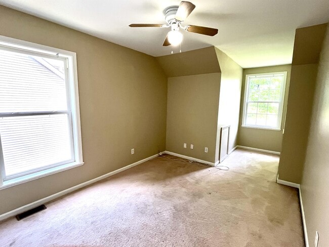 Building Photo - 911 Old Hickory Ln