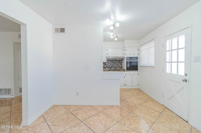 Building Photo - 9924 Minuteman St