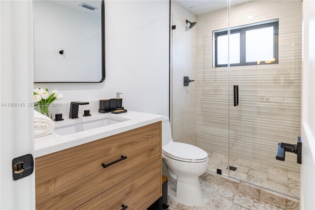 Building Photo - 1420 SW 17th St