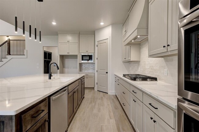 Building Photo - 4616 Maple Rdg Dr