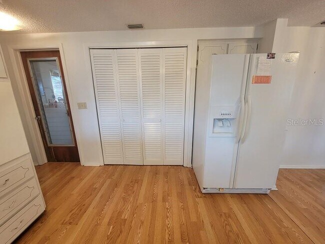 Building Photo - 4010 Cluster Dr