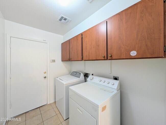 Building Photo - 6416 N 78th Ln
