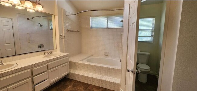 Building Photo - Beautiful Home in the Heart of Mission Viejo!