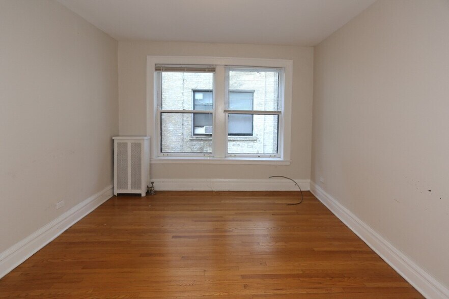 Building Photo - 665 W Melrose St