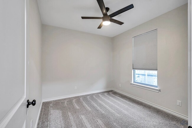 Building Photo - 3741 Alnwick Dr