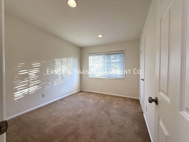 Building Photo - 6926 E Rendina St