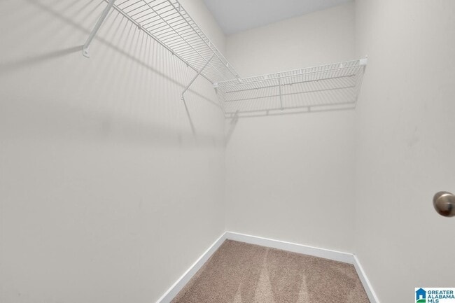 Building Photo - 170 Kings Wy