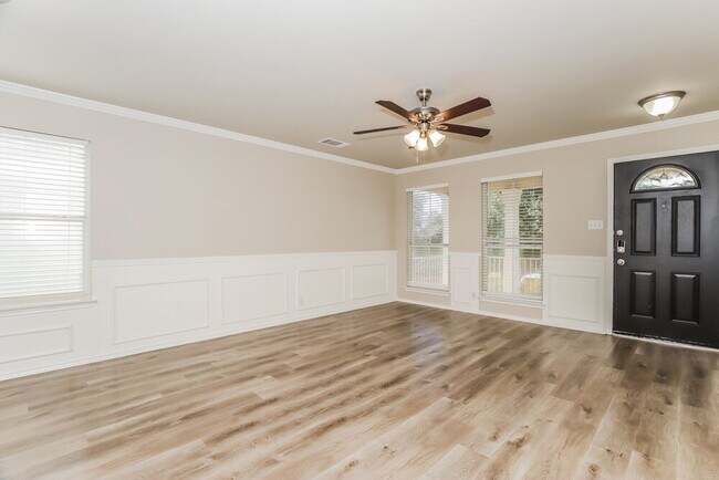 Building Photo - 326 Silver Bit