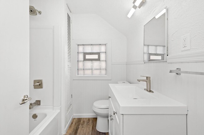 Building Photo - AVAILABLE SEPT 1ST!! UPDATED & SPACIOUS 3-...