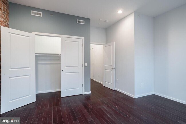 Building Photo - 927 N 2nd St