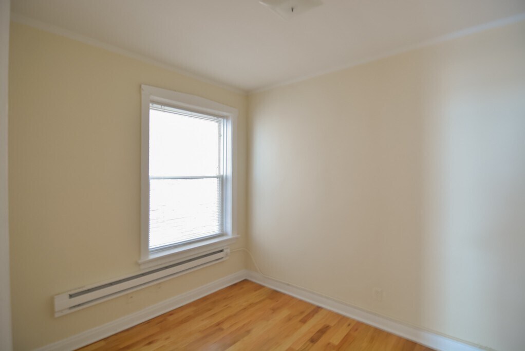 Building Photo - 516 W Melrose St