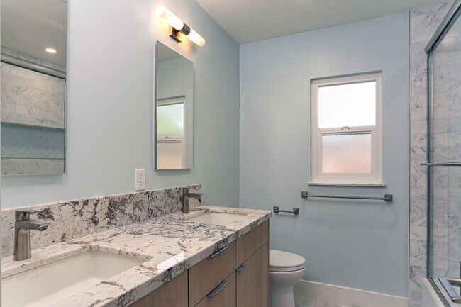 Building Photo - FULLY RENOVATED 3 BEDROOM, 2 BATHROOM IN E...