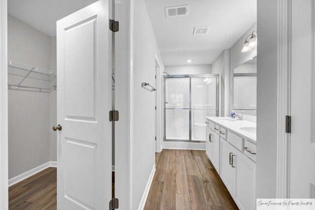 Building Photo - MODERN 3 BEDROOM IN LEXINGTON'S MURRAY VILLAGE