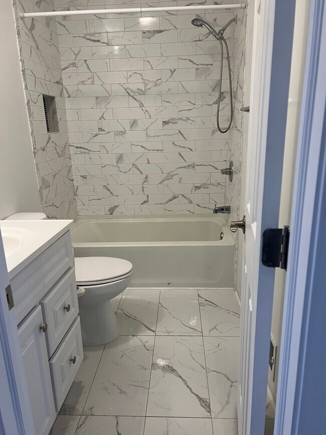 Building Photo - 208 21st St NE