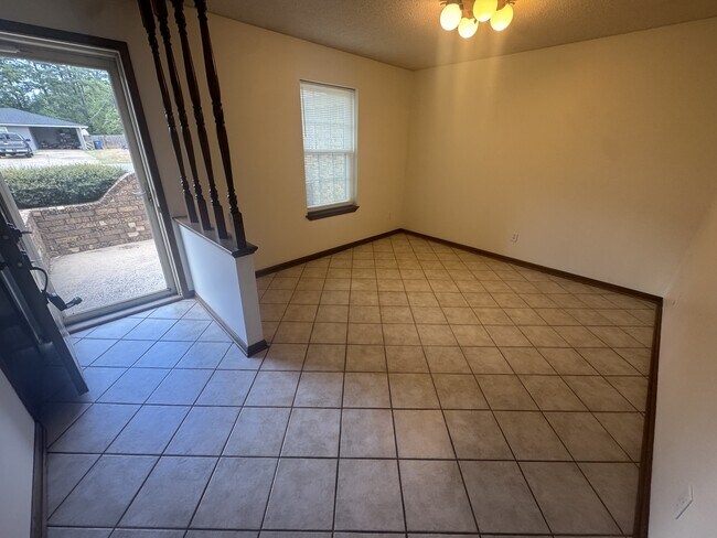 Building Photo - 1619 Leawood Dr