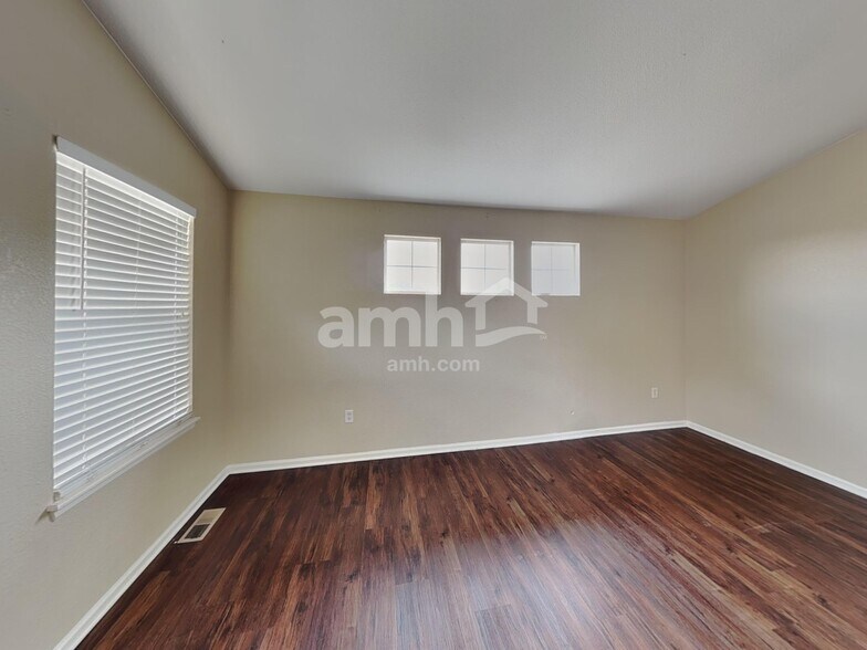 Building Photo - 4960 S Malaya Way
