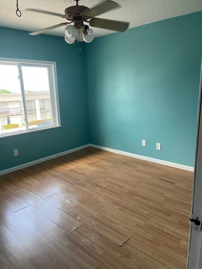 Building Photo - 4973 Riveredge Dr