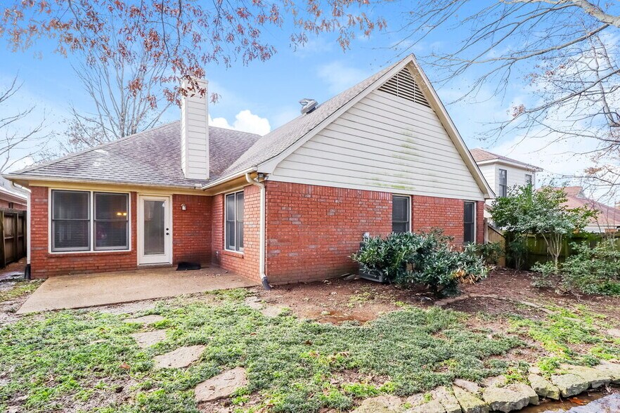 Building Photo - 1562 Appling Wood Cove N