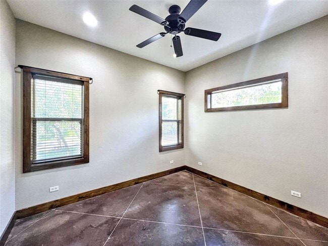 Building Photo - 8750 Scarlet Cir
