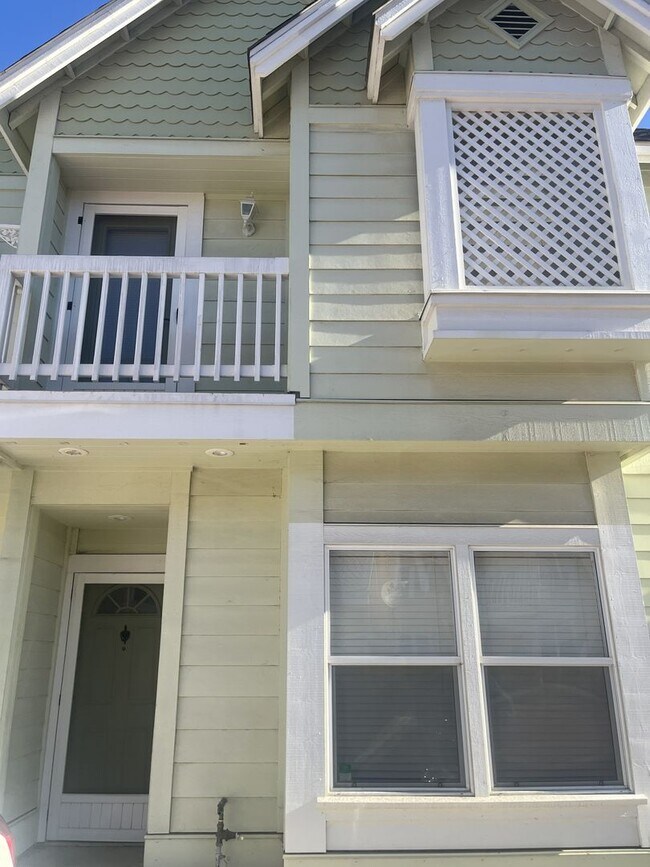 Building Photo - Charming 2 Bedroom-1.5 bath Home Available Now!