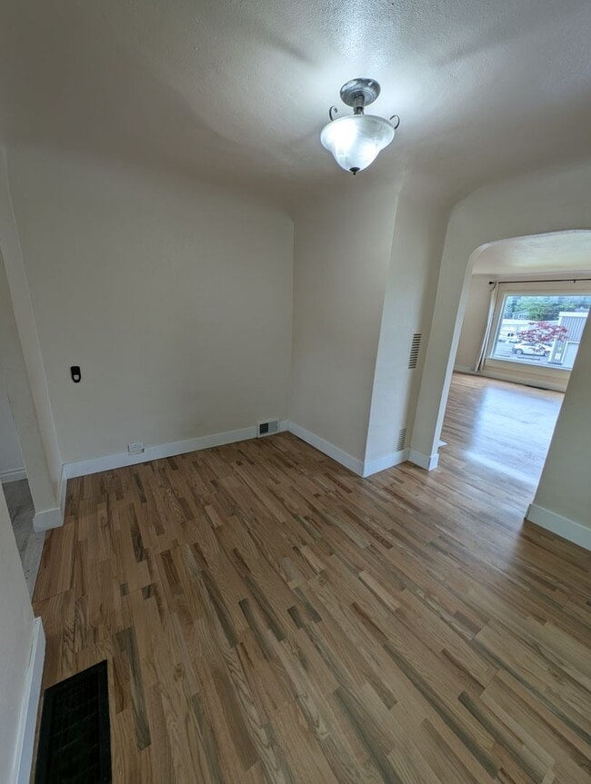 Building Photo - Updated 3 Bedroom Charmer in the Heart of ...