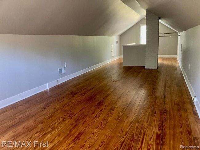 Building Photo - 229 Edgewood Pl