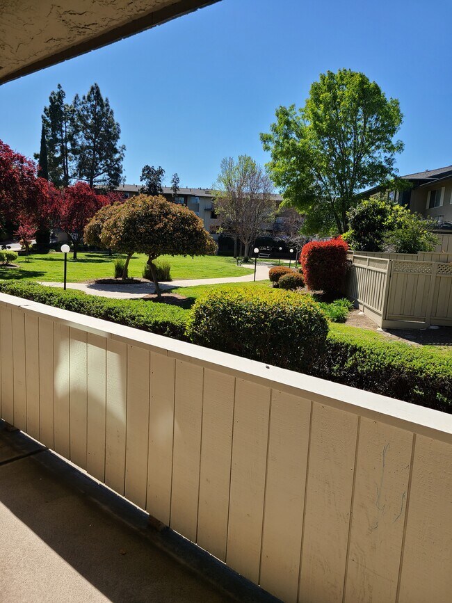 Building Photo - 7110 Rainbow Dr