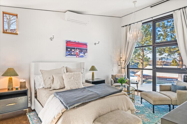 Building Photo - 2700 Juniper Hill Rd