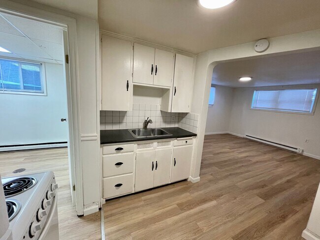 Building Photo - COZY 1BD/1BA LOWER SOUTH HILL APARTMENT | A/C | ON-SITE LAUNDRY | PET FRIENDLY | AVAIL NOW
