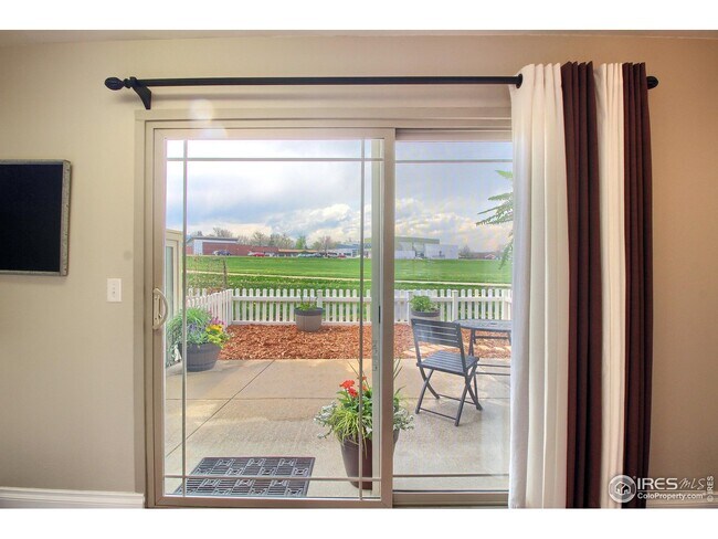Building Photo - 855 W Moorhead Cir