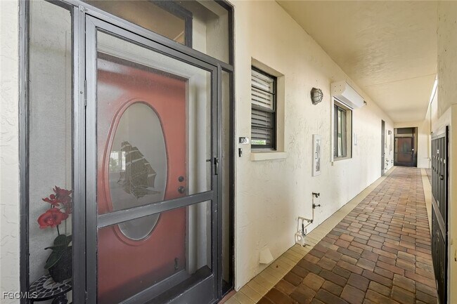 Building Photo - 5515 SW 12th Ave