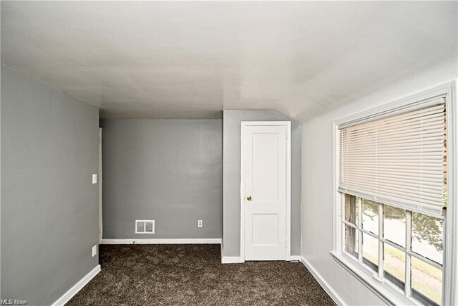 Building Photo - 1699 Sunset Ave