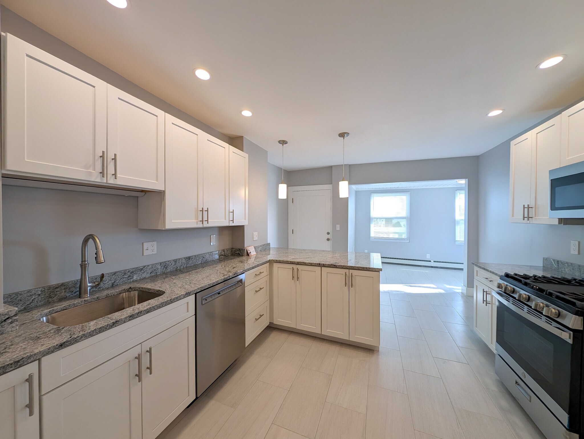 Building Photo - 356 Somerville Ave